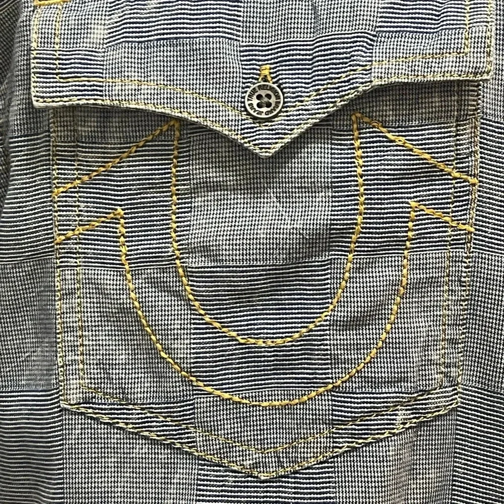 True relation men button-down shirts size 3X. Old looking style great conditions